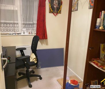 3 bed Terraced in Plesman Way , Wallington, SM6 9NB - Photo 1