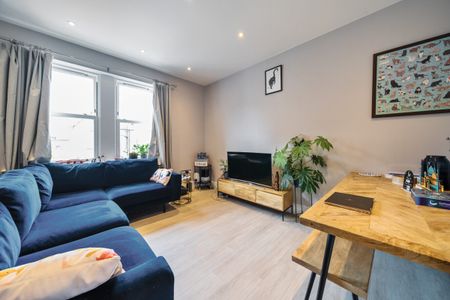 Hopton Road, London, SW16 - Photo 2