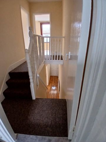2 Bed Semi-Detached House, Perth Road, E13 - Photo 3