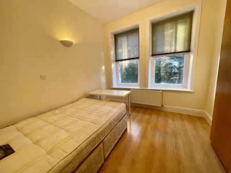 3 Bedroom Flat - Photo 4