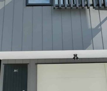 Nearly new 3bedrooms 3bathrooms townhouse - Photo 5