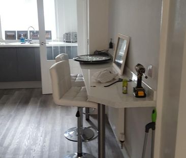 2 bedroom end of terrace house to rent - Photo 4