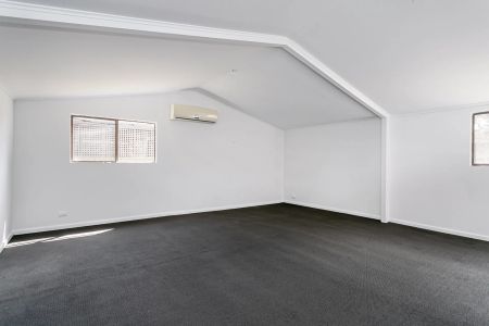 Four bedroom home with large rumpus area - Photo 3