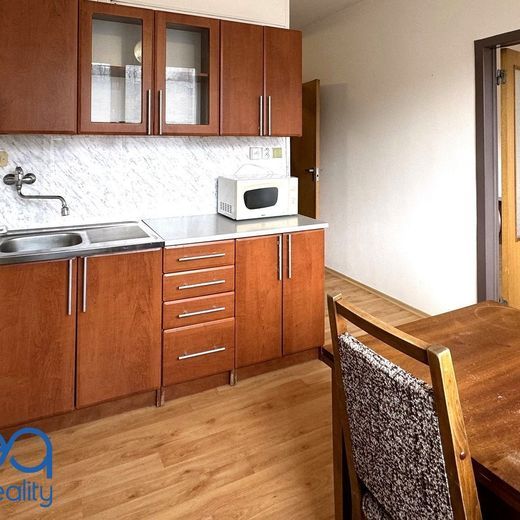 PRENAJATÉ: 2-izbový čiastočne zrenovovaný byt, 54 m2, ul. J. Francisciho, Levoča - Fotografia 1