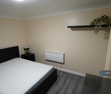 1 bedroom in a house share to rent - Photo 1