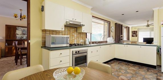 Impressive Family Home Loaded with Comforts in Central Werribee! - Photo 2