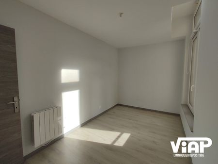 T3 DE 105 m² PROCHE PLACE DES CARMES - Photo 4