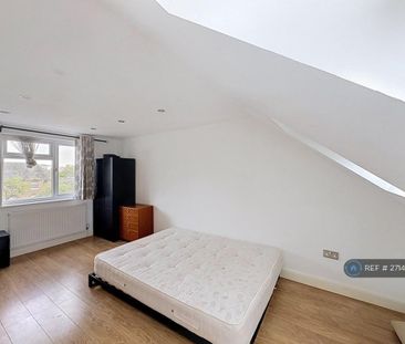4 bedroom semi-detached house to rent - Photo 6