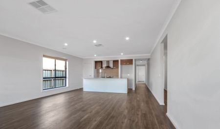 4 BEDROOM FAMILY HOME - Photo 4