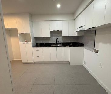 À louer appartement 4-1/2 non chauffé 3e étages - Photo 2