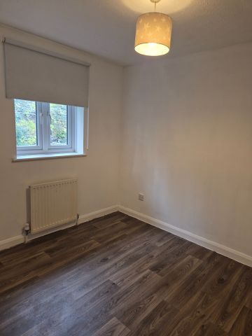 3 Bed Terraced House, Chevron Close, E16 - Photo 3