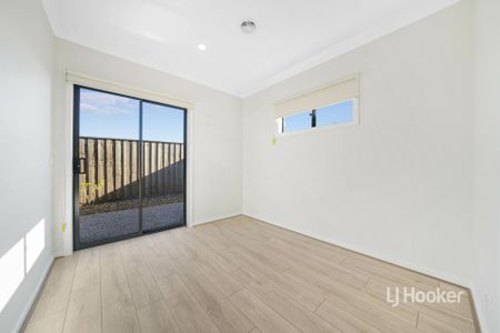9 Fabius Way, Manor Lakes VIC, Belconnen - Photo 3