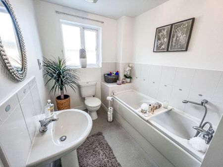 3 bedroom semi-detached house to rent - Photo 4