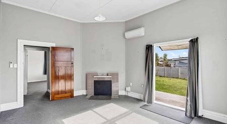 Best Street, Best Shops, Best School - Photo 2