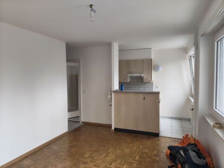 For rent - Charming 2-room apartment - 42 m² - Renens (VD) - Photo 3