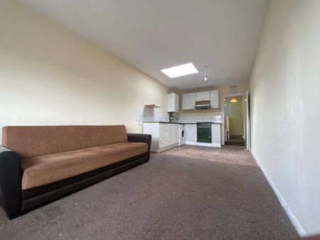 2 bedroom flat to rent - Photo 3