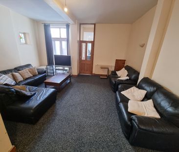 5 Bed Student Accommodation - Photo 2