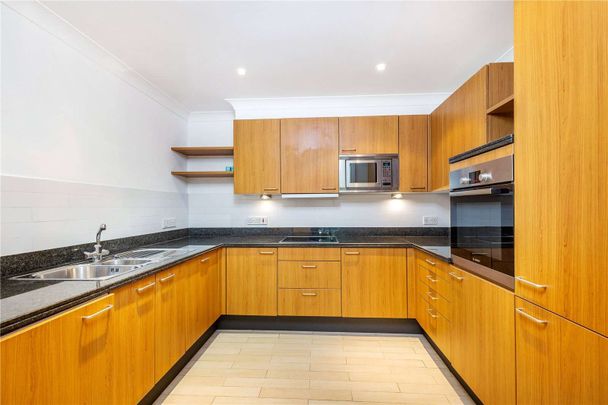 A spacious one bedroom ground floor flat in the popular Harrods Village development. - Photo 1