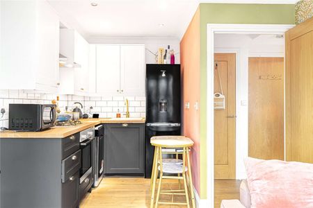 Beautiful one bedroom apartment with outside space. - Photo 2