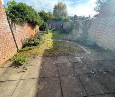 4 bedroom semi-detached house to rent - Photo 3