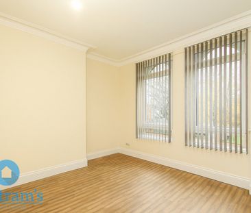 2 bed Flat for Rent - Photo 2