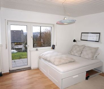 Super Uni-Lage! Apartment mit Pantryküche, Terrasse und Weitblick - Photo 1