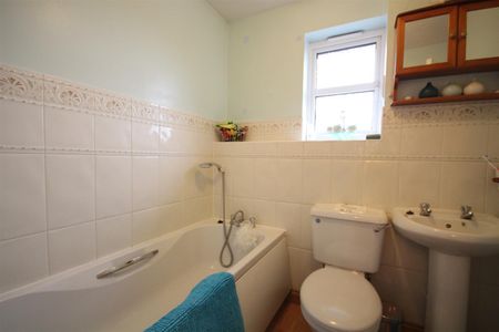 2 bedroom End Terraced to let - Photo 4