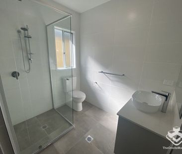 Modern Family Home - Photo 5