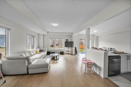 For Lease - 121 Oakmont Drive, Loyalist, Ontario - Photo 4