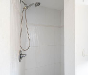 For Lease - 438 Highway 8 N/A Unit# #2 Upper, Hamilton, Ontario - Photo 6