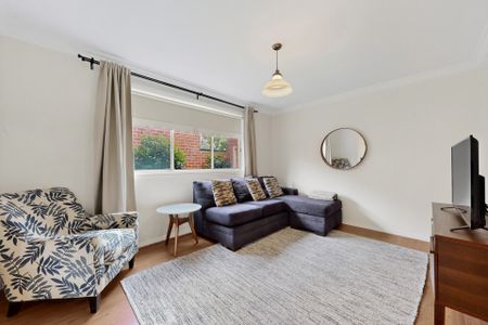 Well Designed Townhouse with Secure Garage and Courtyard - Photo 5