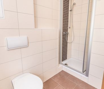 Neues Tageslichtbad mit Dusche I Altbauwohnung in ruhiger Lage - Photo 1