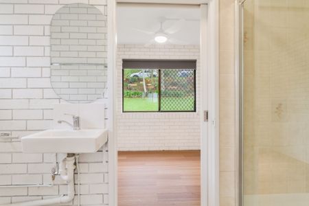 Renovated 2-Bedroom unit in Quiet Banora Point - Power & Water Included - Photo 4