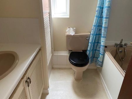 2 bedroom semi-detached house to rent - Photo 5