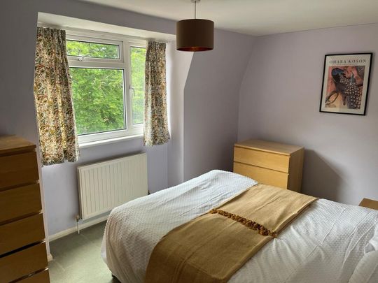 5 Bed Terraced House, Knighton Close, RG4 - Photo 1