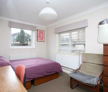 Gorgeous Victorian terrace to let with private garden in Hatcham Park Conservation Area of New Cross - Photo 4