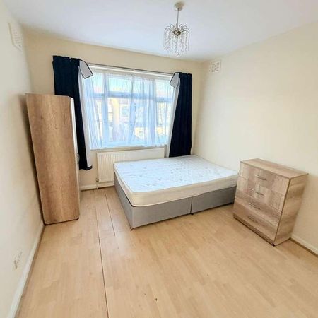 Balfour Road, Southall, UB2 - Photo 2