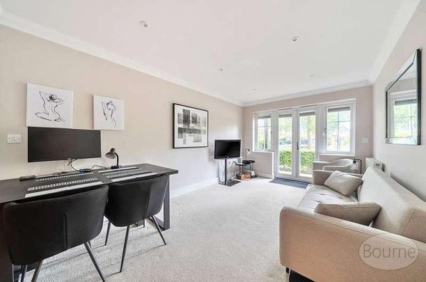 Between Streets, Cobham, Surrey, KT11 - Photo 1