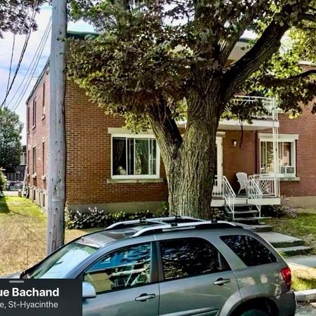 Grand logement de quatre et demi pièces très bien situé - Photo 3