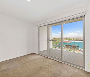 Apartment living in the centre of Tuggeranong - Photo 3
