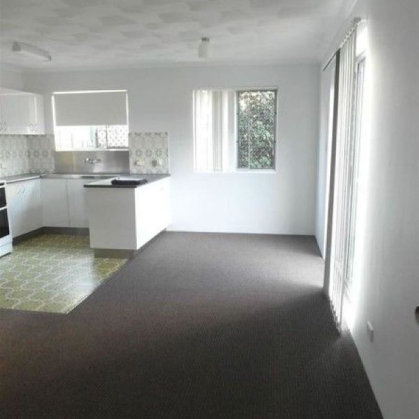 Ground Floor Two Bedroom Unit - Walk to Water - Photo 1