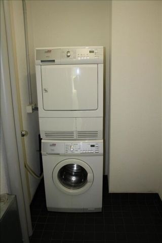 Ground floor apartment surrounded by greenery - Photo 2