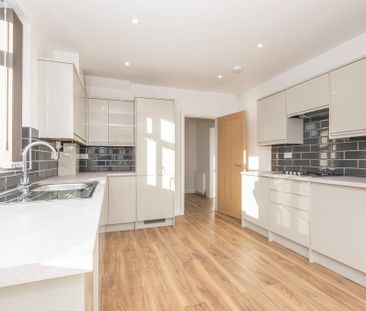 3 bedroom semi-detached house to rent - Photo 6