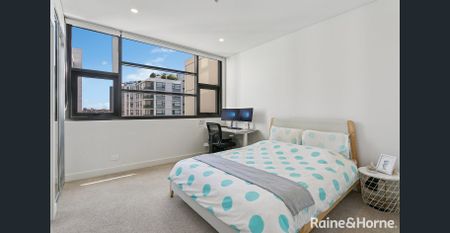 North facing two bedroom apartment with study - Photo 2