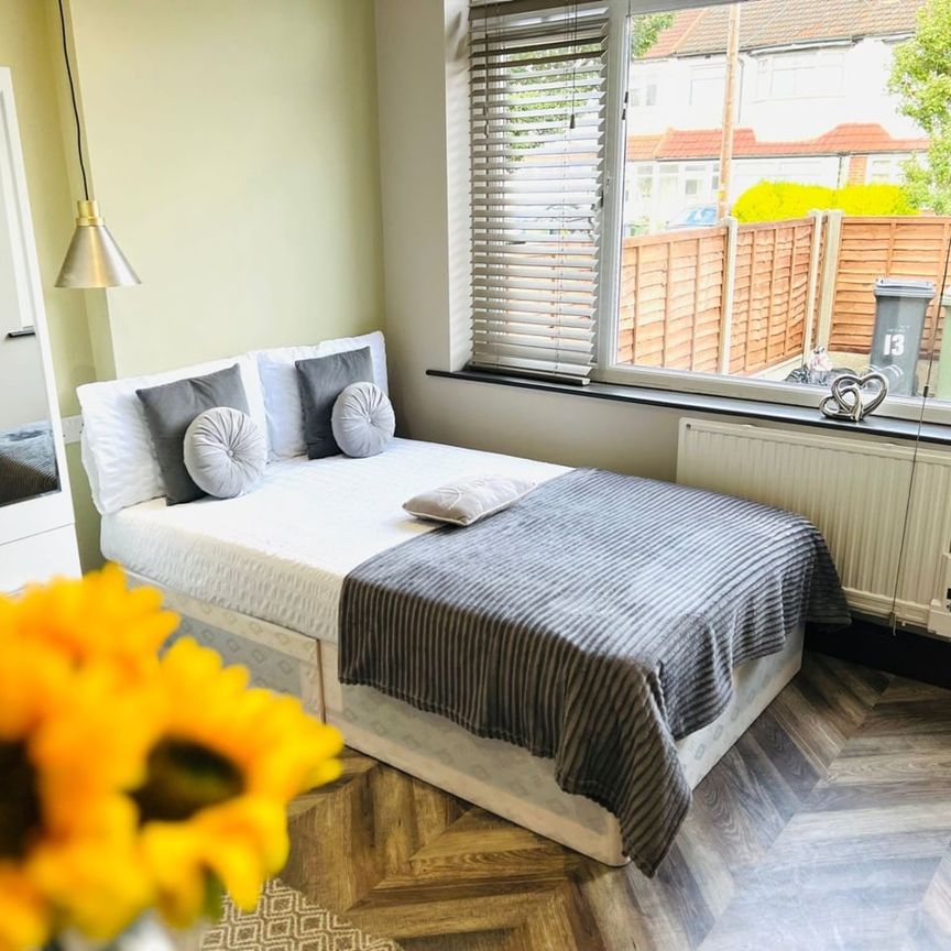 Room in a Shared House, Hawkhurst Road, SW16 - Photo 1