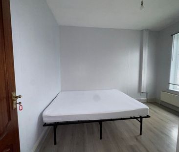 Room in a Shared House, Arragon Road, E6 - Photo 3