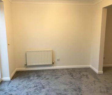 4 bedroom detached house to rent - Photo 2