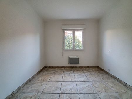 Avignon : Appartement T3 récent et climatisé avec balcon et parking, - Photo 5