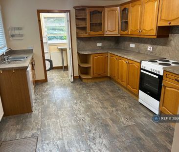 3 bedroom flat to rent - Photo 2
