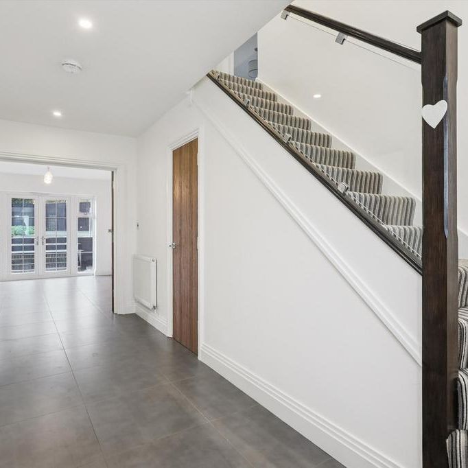 5 bedroom detached house to rent - Photo 1